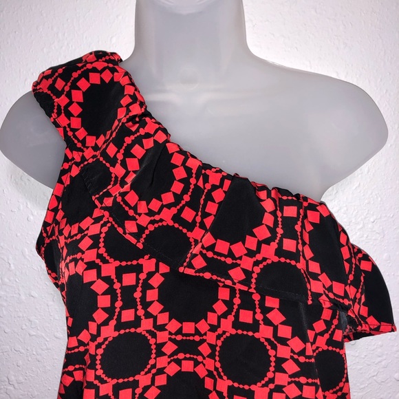Vanity geometric one shoulder top - Picture 3 of 8
